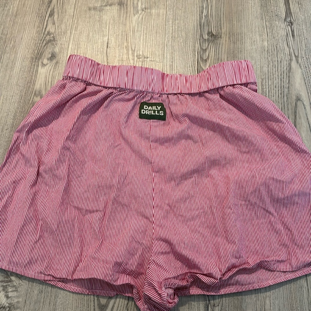 DAILY DRILLS STRIPE SHORTS